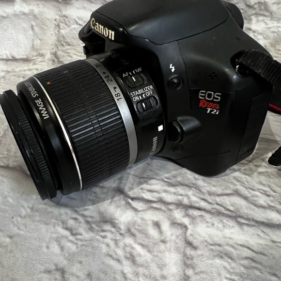 Canon EOS Digital Rebel T2i Digital w/18-55mm IS II Lens kit used camera - Picture 8 of 16